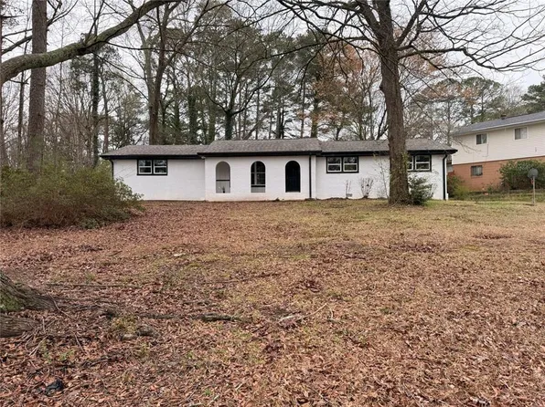 1055 Pinecrest Dr, Forest Park, GA 30297