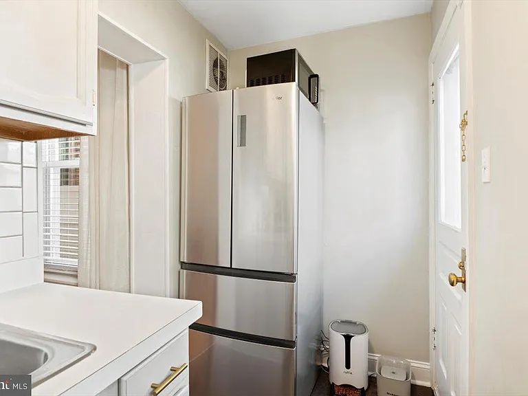623 Miller St — Photo 17