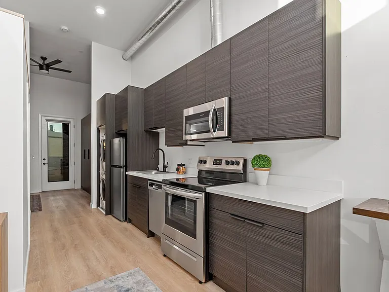 131 National City Blvd #201 — Photo 41