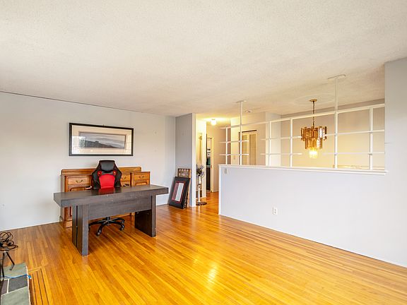 4th image of 7969 Cambie St
