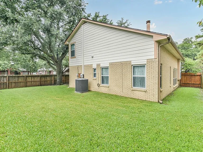 10327 Brickyard Ct — Photo 27