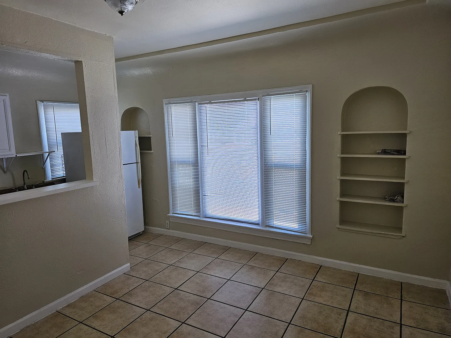 2 bed, 650 sqft, $2,100 — Photo 2