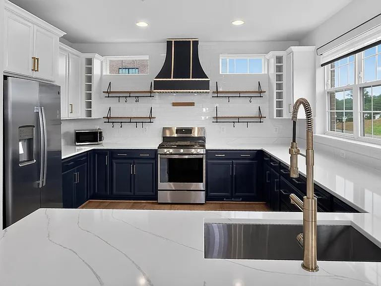 627 Leigh Way — Photo 12