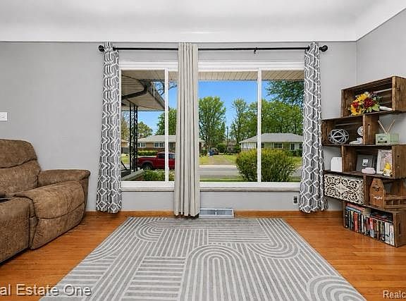 4th image of 23835 Audrey Ave
