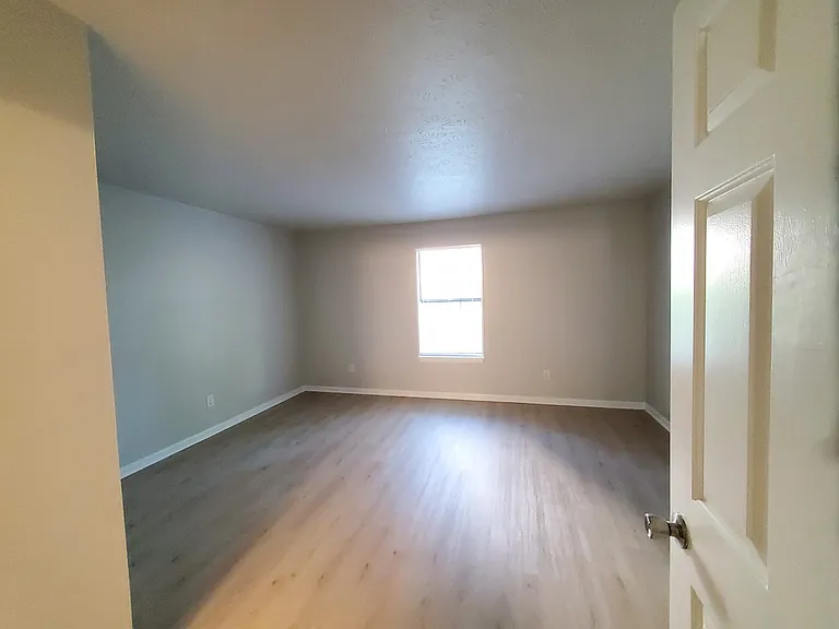 1100 Horsemans Ln #22 — Photo 11