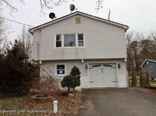 61 Freewood St, Howell, NJ 07731
