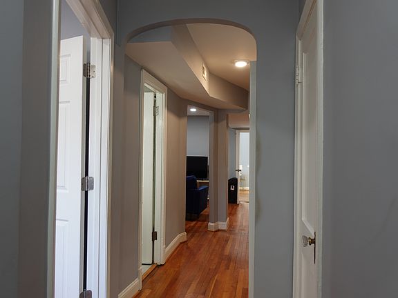 2nd image of 1228 18th St NE