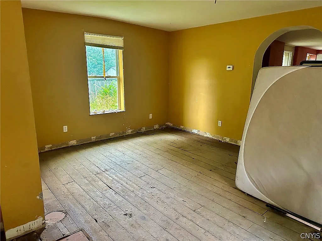 3 bed, 1290 sqft, $1,000 — Photo 2