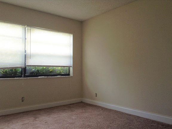 4th image of 11613 NW 24th Ct #11613