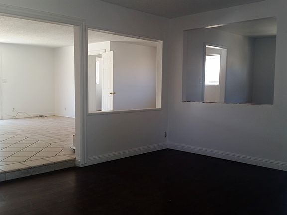 Open Concept Modern livng rm