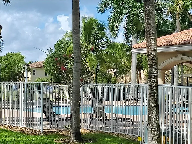2761 SW 85th Ave — Photo 10