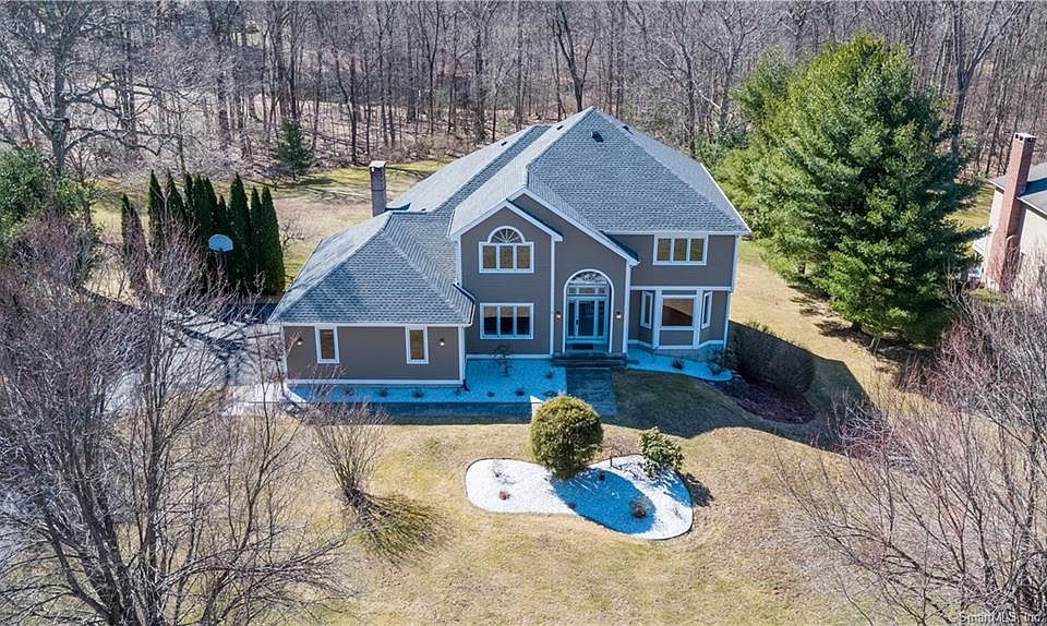 1st image of 215 Grandview Dr