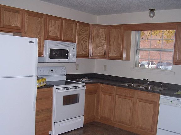 4th image of 1105 E Boulevard St