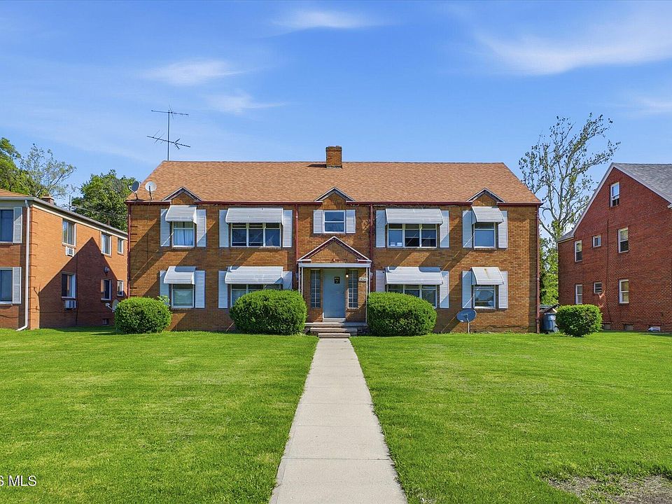 1st image of 1384 N Cove Blvd
