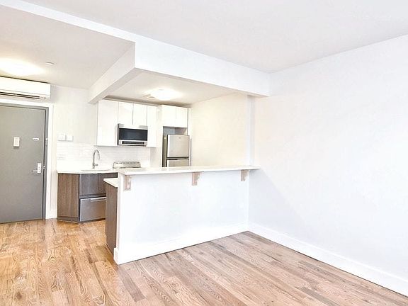 3rd image of 10 W 132nd St #3C