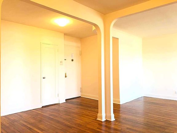 5th image of 13510 Grand Central Pkwy APT 201