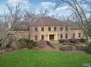 991 Valley Rd, Franklin Lakes, NJ 07417