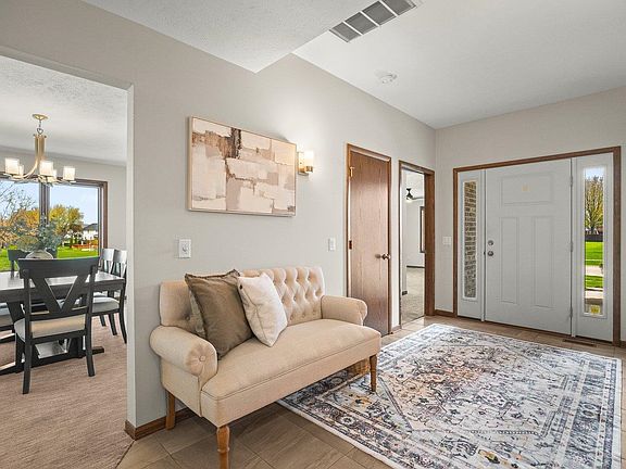 3rd image of 4942 Vail Dr