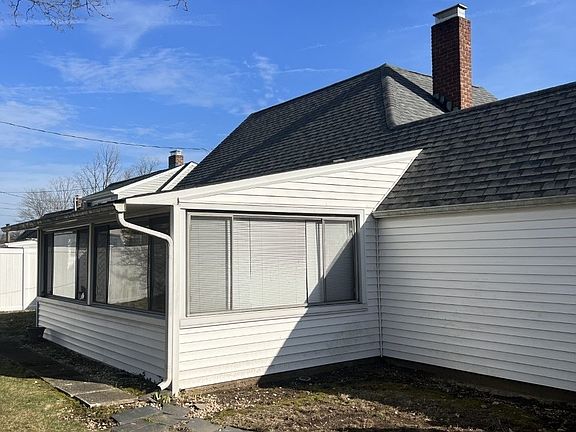 4th image of 70 Walnut Ln