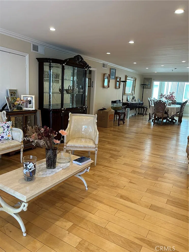 2 bed, 1753 sqft, $4,000 — Photo 2