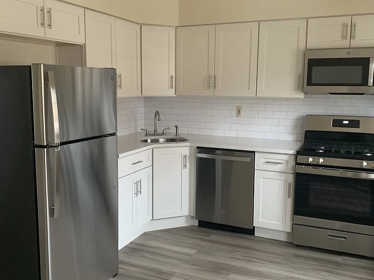 Victoria Village Apartments — Photo 8