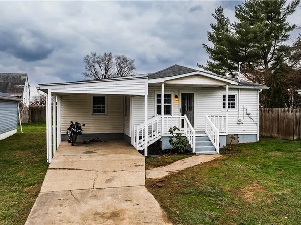 910 19th St, Vienna, WV 26105