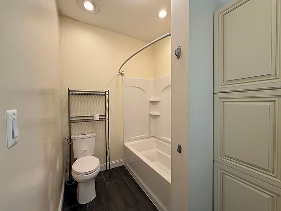 3rd image of 80 Dwight St #2