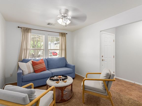 5th image of 1069 E Kelsi Ave