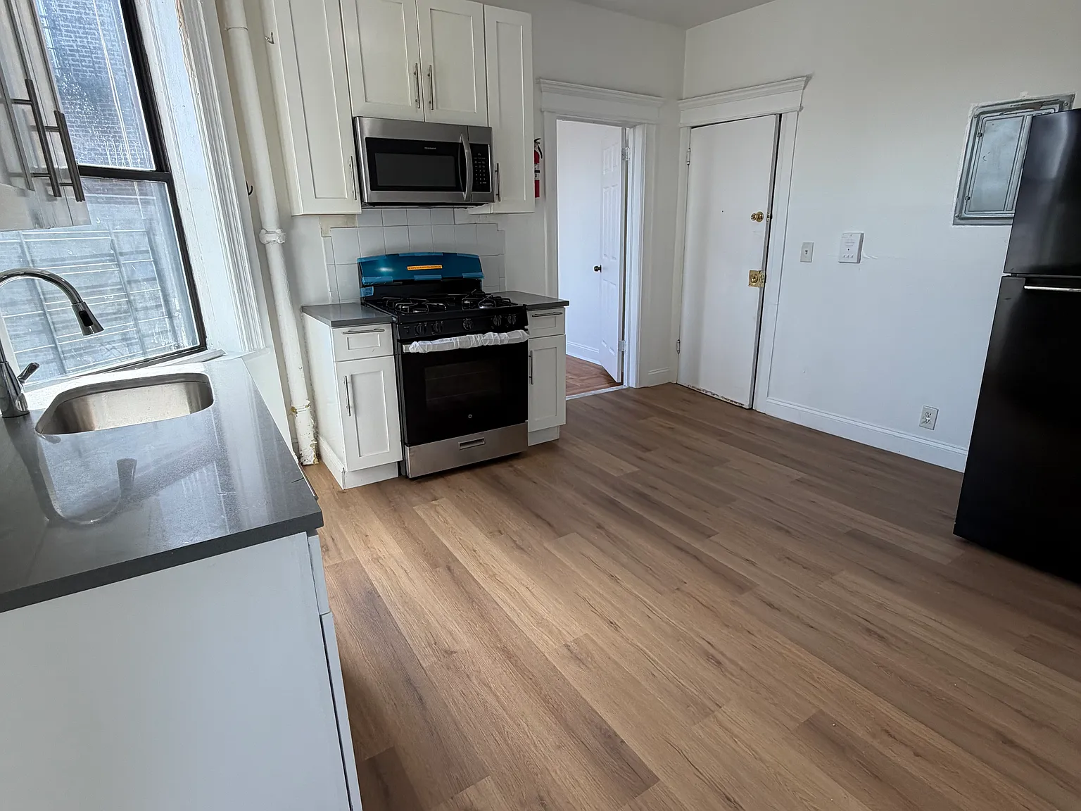 1 bed, 700 sqft, $2,100 — Photo 1