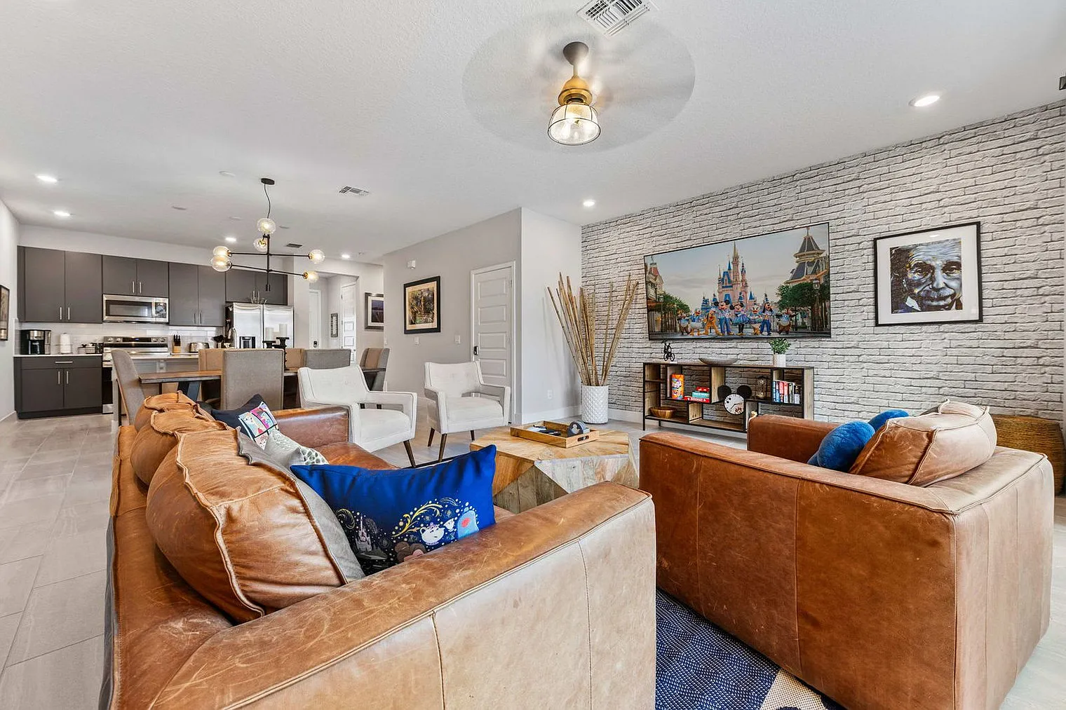 3 bed, 2.0 bath, 1711 sqft, $3,537 — Photo 2