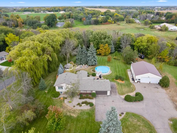 655 Hillside Rd SE, New Prague, MN 56071