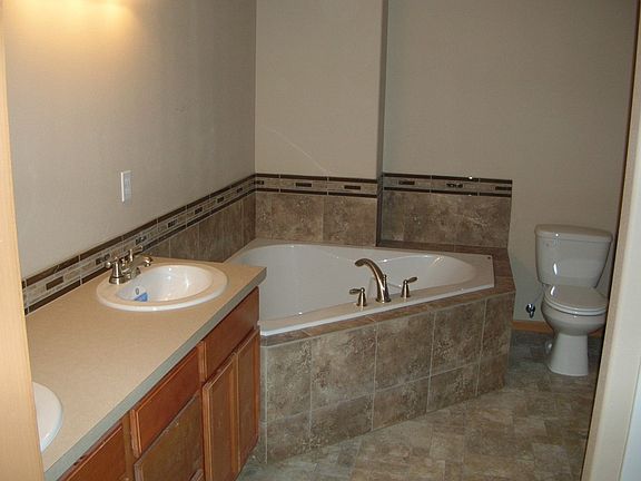 4th image of 10406 NE 53rd Ave