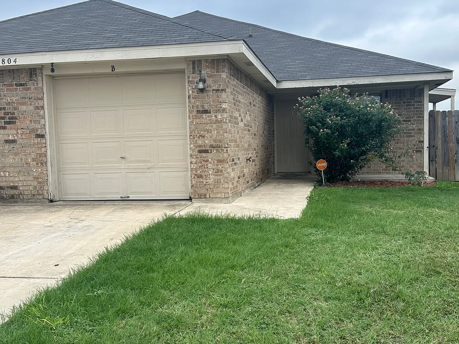 3 bed, 1155 sqft, $1,250 — Photo 1