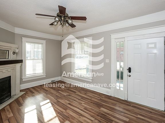 17885_004_wm_-_living_room_12986536.jpg