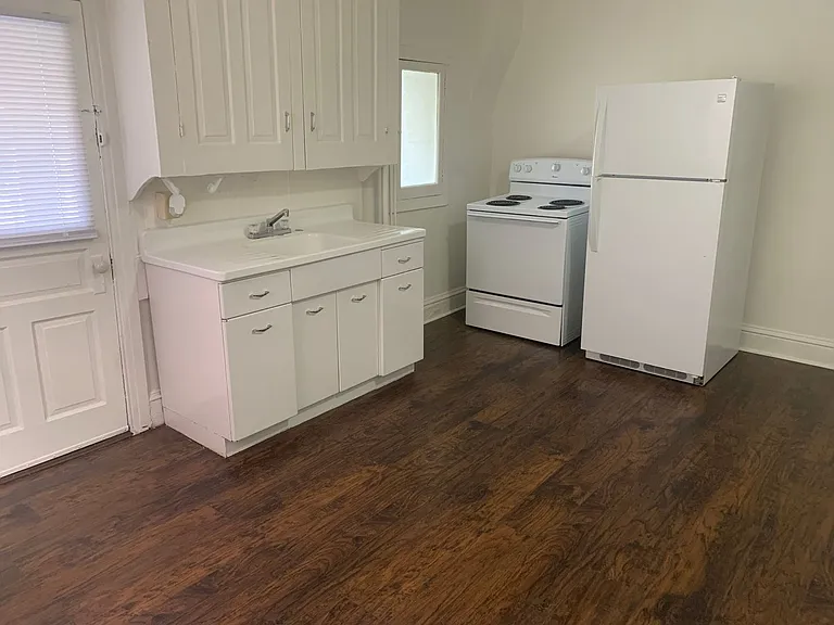 1127 W Poplar St #1 — Photo 5