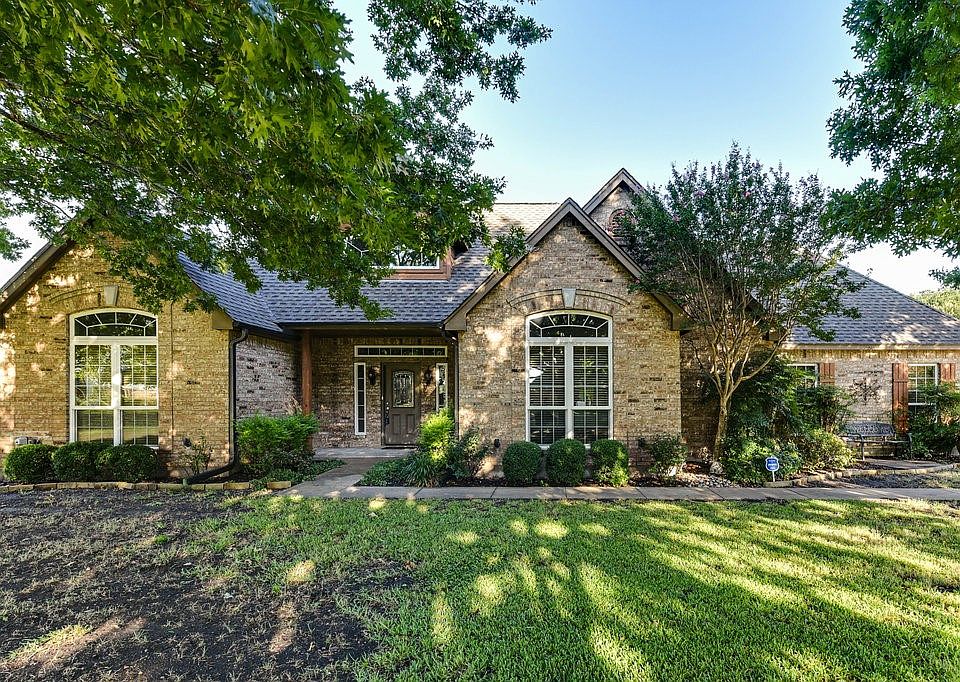 1st image of 169 Royal Park Ln