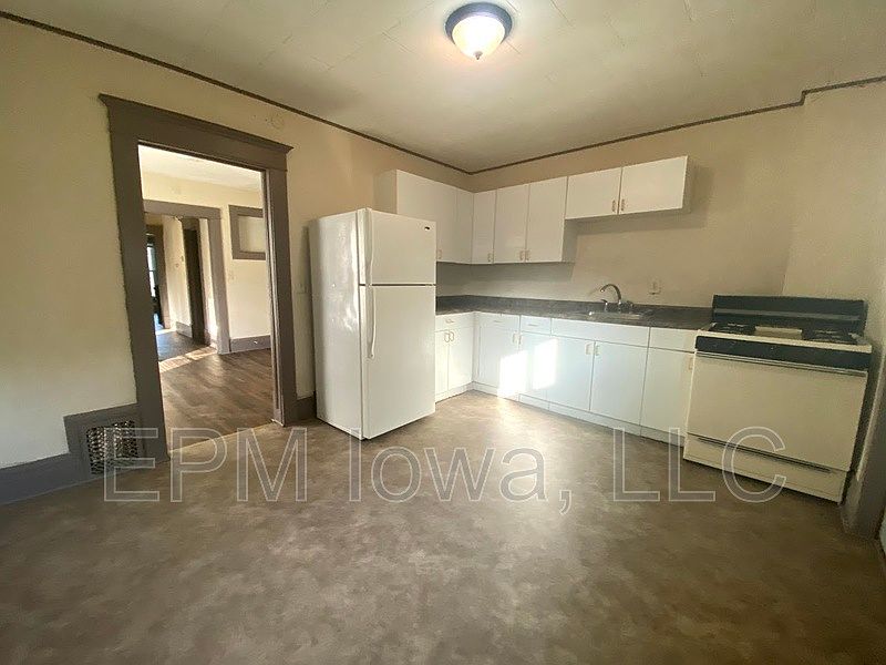 1st image of 913 1/2 Lafayette St