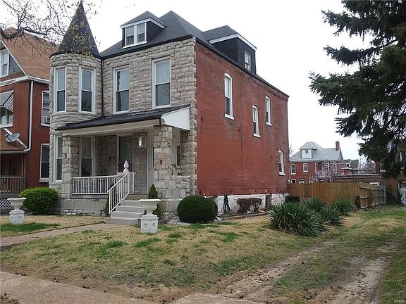 4th image of 4945 Lotus Ave N