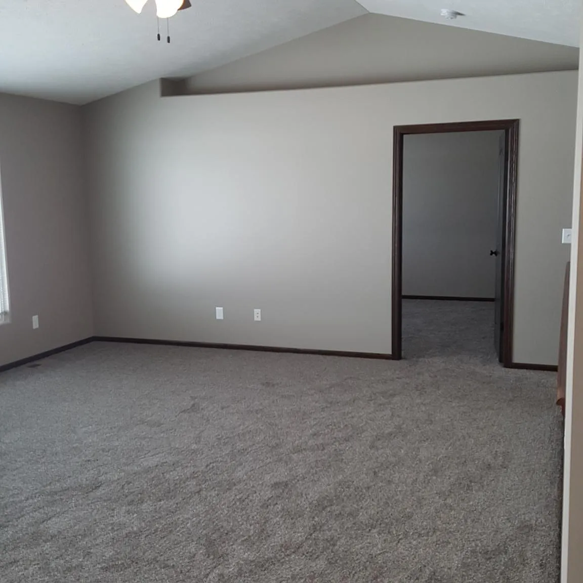 4 bed, 1402 sqft, $2,100 — Photo 3