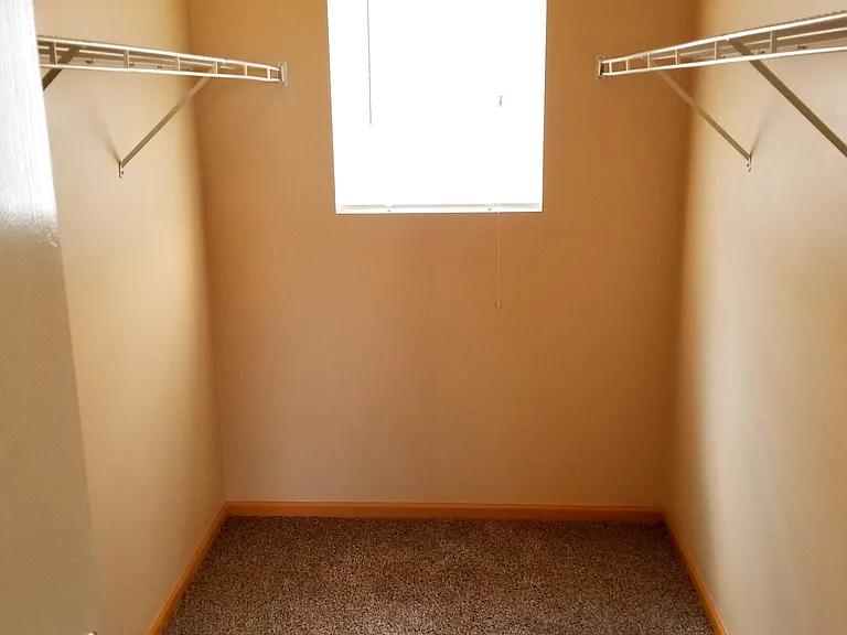 1126 Clover Dr — Photo 14