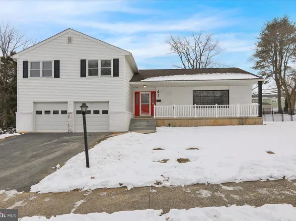 41 Dorchester Dr, Wyomissing, PA 19610