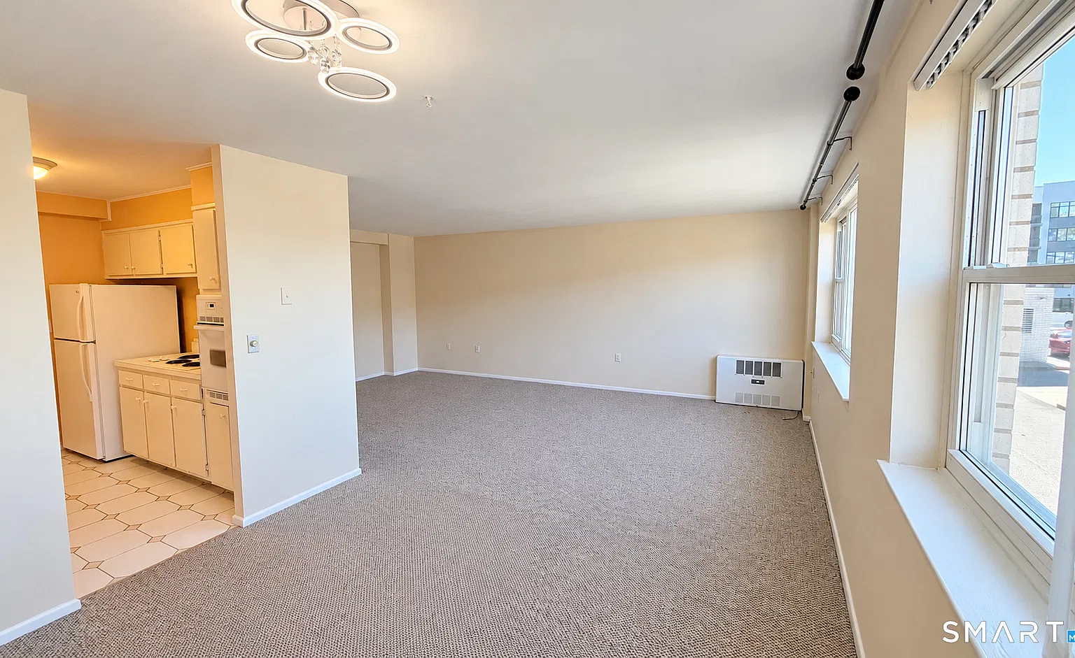 893 Farmington Ave — Photo 4