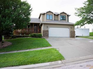 615 Fox Run Dr, Rapid City, SD 57701