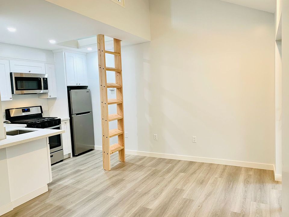 1st image of 3311 Riviera Dr #B