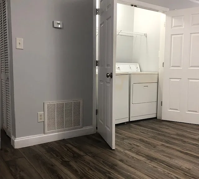 1055 Baxter St — Photo 4