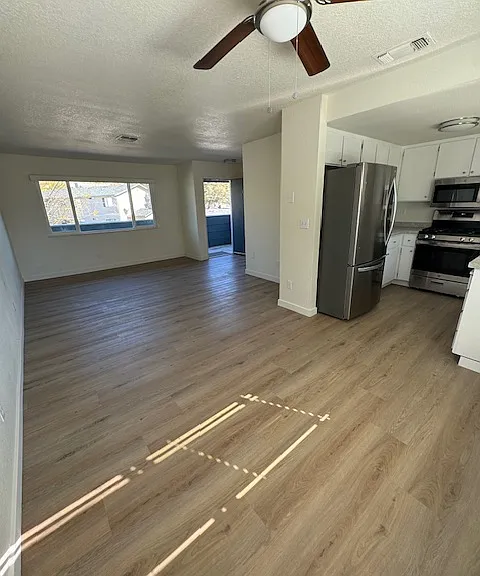 Upstairs Private & Sunny