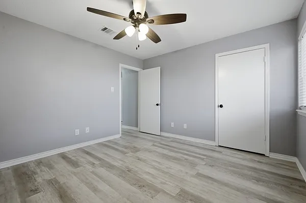 2100 Windsor Dr #11 — Photo 14