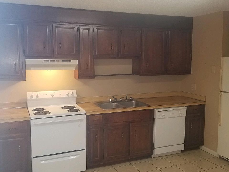 1st image of 140 Beech St #103