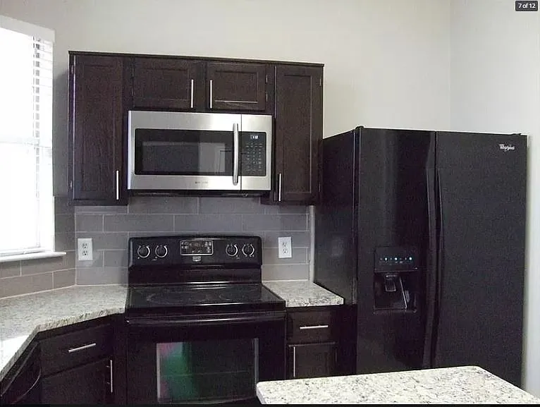 Building Photo - 505 Picketts Dr