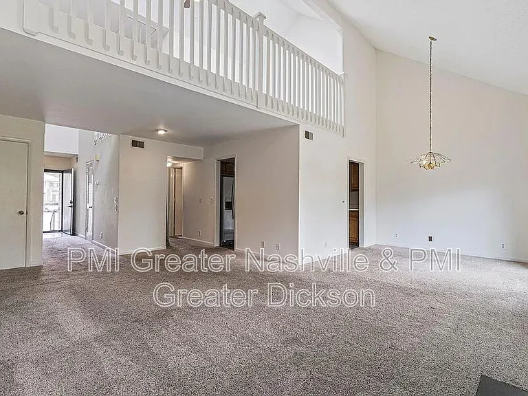 717 Barlin Ct — Photo 4